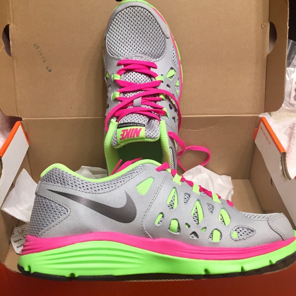 NWT NIKE Dual WOMEN’S Running Shoe